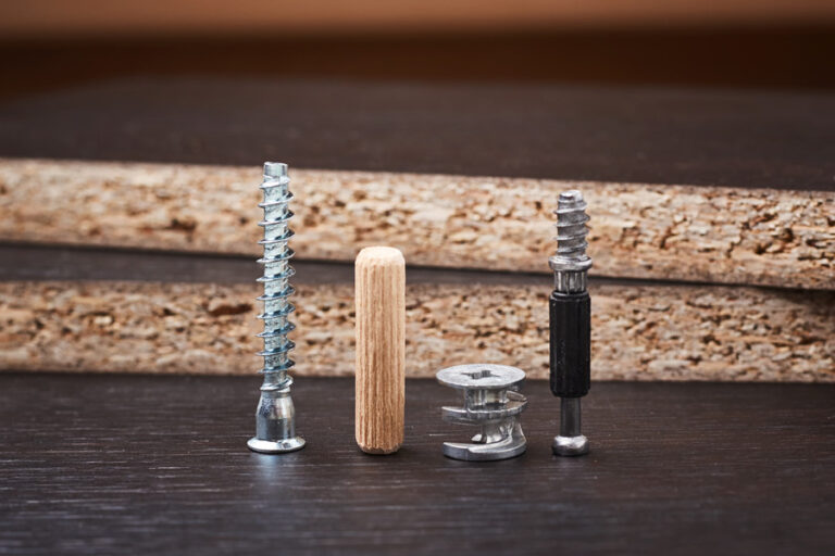 Des chevilles Molly pour carrelage et placo