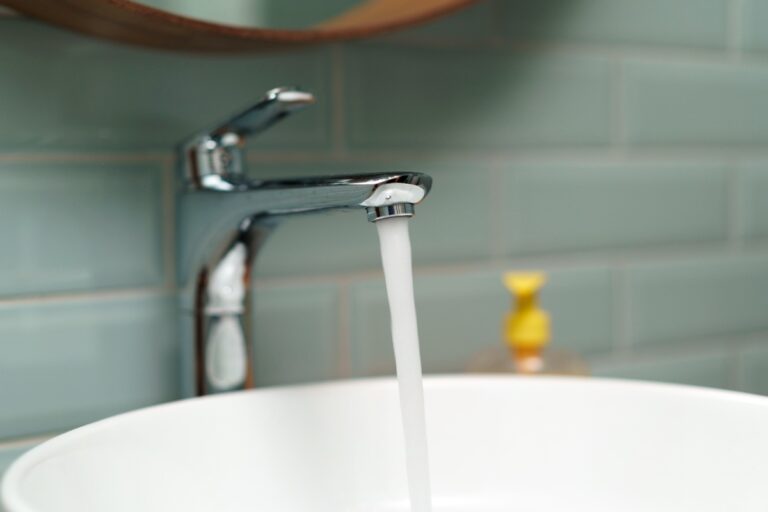 Réalisation d'un robinet autoperceur sur un tuyau polyéthylène