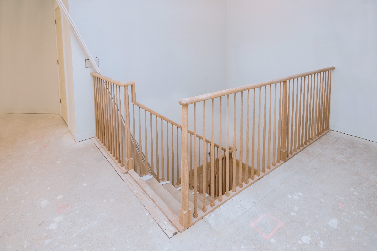 Réalisation de solivage d'une trémie d'escalier en plancher bois dans une belle maison
