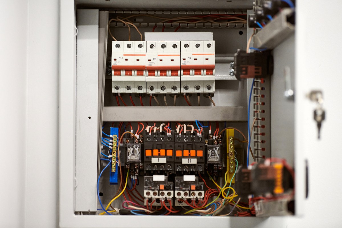 Tableau électrique avec un branchement d'un télérupteur Merlin Gerin Multi 9 TL