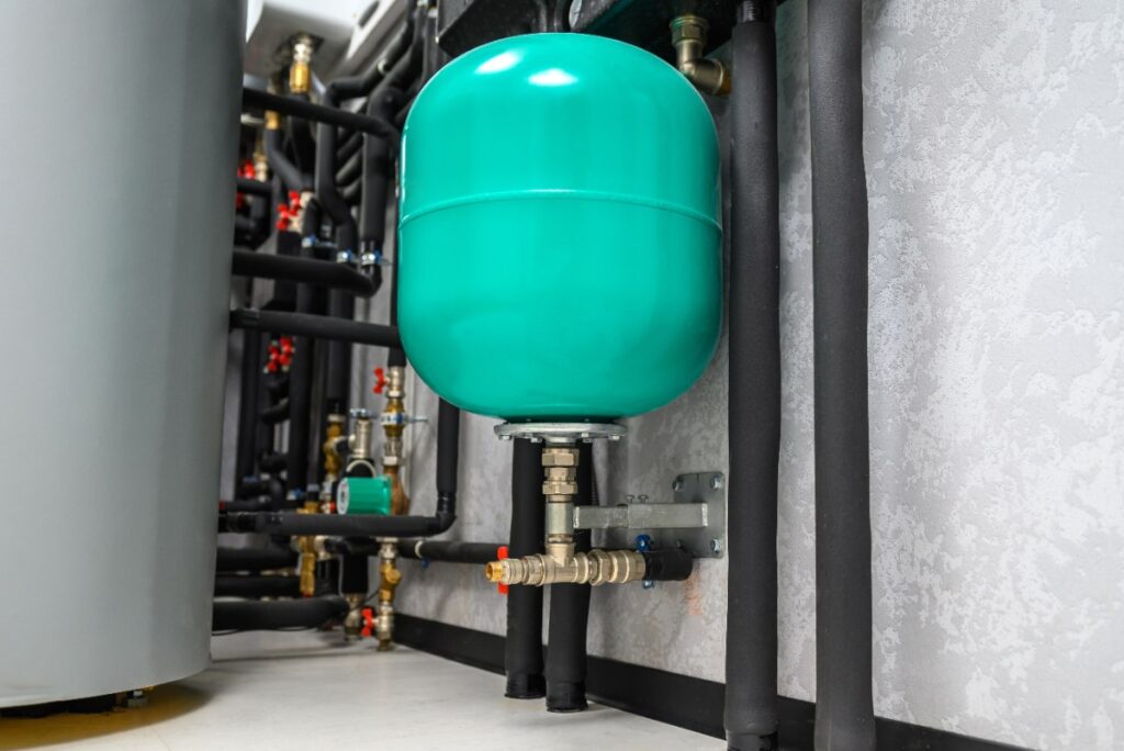 Une vase d'expansion sanitaire installée