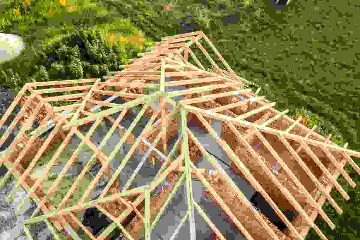 Une maison en brique avec une charpente en bois
